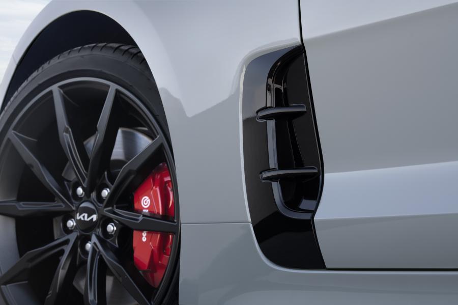 Детали экстерьера Kia Stinger GT Scorpion 2021 года  (NA) (фото 7 из 7)